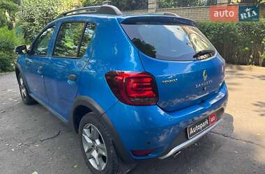 Хэтчбек Renault Sandero StepWay 2020 в 
