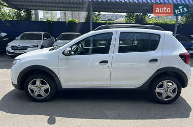 Хэтчбек Renault Sandero StepWay 2021 в 