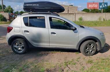 Хэтчбек Renault Sandero StepWay 2018 в 