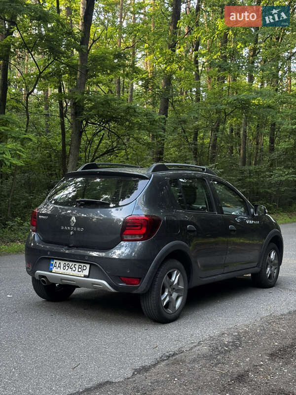 Хэтчбек Renault Sandero StepWay 2019 в 
