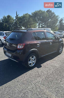 Хэтчбек Renault Sandero StepWay 2016 в 