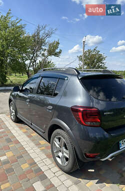 Хетчбек Renault Sandero StepWay 2019 в 