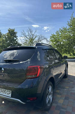 Хетчбек Renault Sandero StepWay 2019 в 