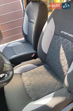 Внедорожник / Кроссовер Renault Sandero StepWay 2013 в 