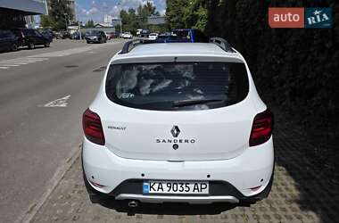 Хэтчбек Renault Sandero StepWay 2017 в 