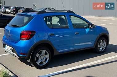 Хэтчбек Renault Sandero StepWay 2019 в 