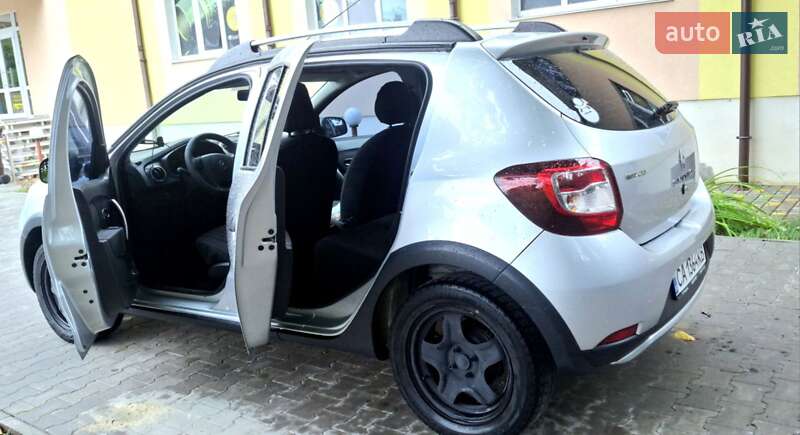 Позашляховик / Кросовер Renault Sandero StepWay 2015 в Умані фото 5 Позашляховик / Кросовер Renault Sandero StepWay 2015 в Умані