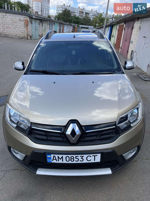 Хэтчбек Renault Sandero StepWay 2019 в 