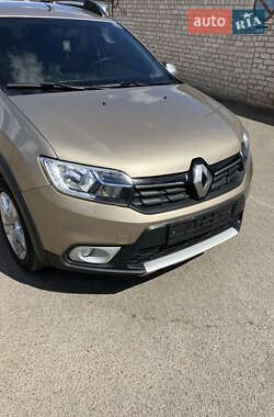 Хэтчбек Renault Sandero StepWay 2019 в 