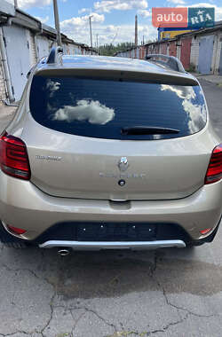 Хэтчбек Renault Sandero StepWay 2019 в 
