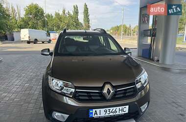 Хэтчбек Renault Sandero StepWay 2017 в 