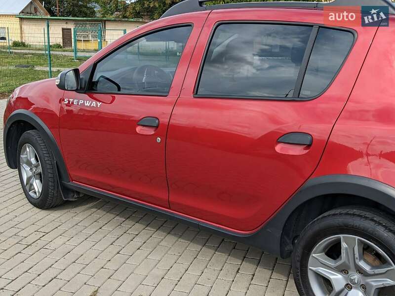 Позашляховик / Кросовер Renault Sandero StepWay 2017 в Мукачевому