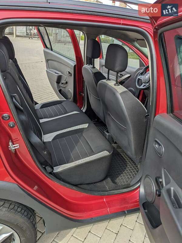 Позашляховик / Кросовер Renault Sandero StepWay 2017 в Мукачевому