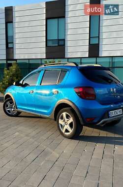 Хэтчбек Renault Sandero StepWay 2017 в 