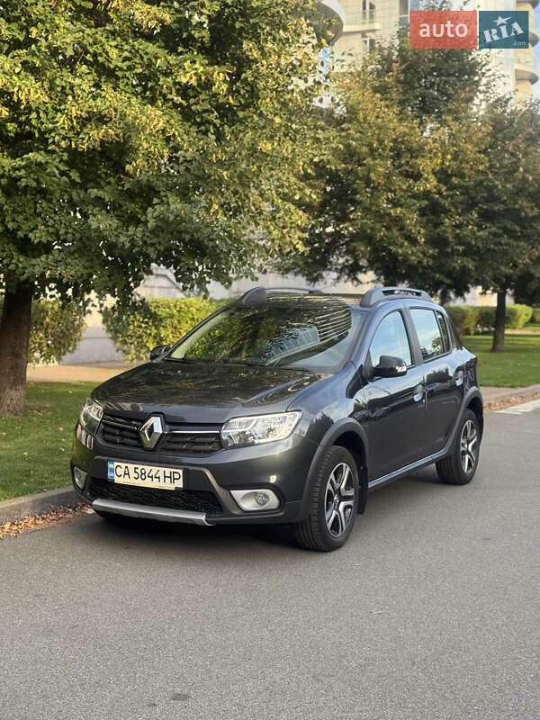 Хэтчбек Renault Sandero StepWay 2020 в 