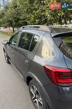 Хэтчбек Renault Sandero StepWay 2020 в 