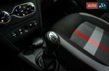 Хэтчбек Renault Sandero StepWay 2019 в 
