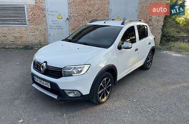 Хэтчбек Renault Sandero StepWay 2018 в 