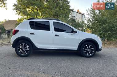 Хэтчбек Renault Sandero StepWay 2018 в 
