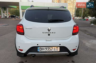 Хэтчбек Renault Sandero StepWay 2019 в 