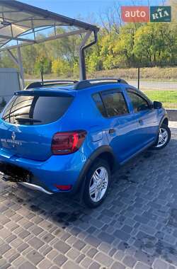Хэтчбек Renault Sandero StepWay 2016 в 