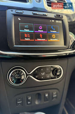 Хэтчбек Renault Sandero StepWay 2019 в 