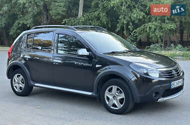 Внедорожник / Кроссовер Renault Sandero StepWay 2012 в 