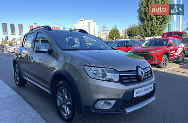 Хэтчбек Renault Sandero StepWay 2020 в 