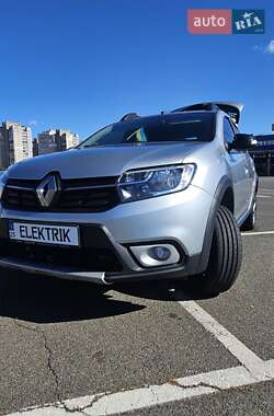 Хэтчбек Renault Sandero StepWay 2020 в 