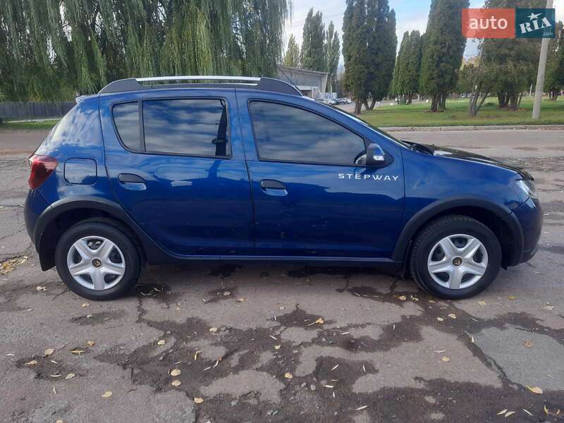 Хэтчбек Renault Sandero StepWay 2016 в Кролевце