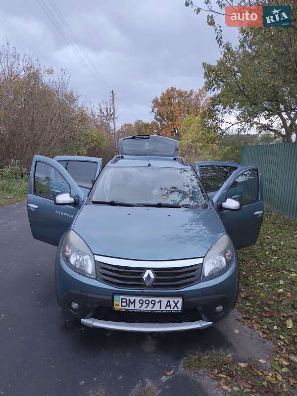 Внедорожник / Кроссовер Renault Sandero StepWay 2012 в Шостке
