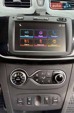 Хэтчбек Renault Sandero StepWay 2019 в 