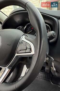 Хэтчбек Renault Sandero StepWay 2019 в 