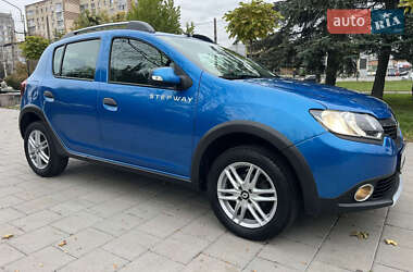Хэтчбек Renault Sandero StepWay 2016 в 