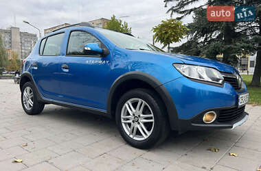 Хэтчбек Renault Sandero StepWay 2016 в 