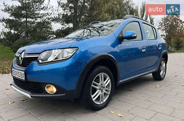 Хэтчбек Renault Sandero StepWay 2016 в 