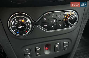 Хэтчбек Renault Sandero StepWay 2016 в 