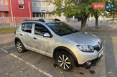 Позашляховик / Кросовер Renault Sandero StepWay 2015 в 