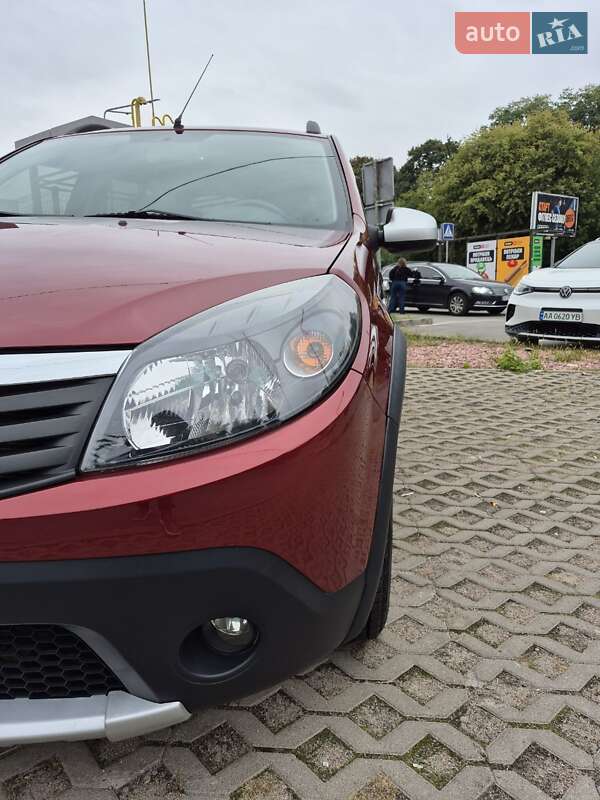 Внедорожник / Кроссовер Renault Sandero StepWay 2012 в Киеве