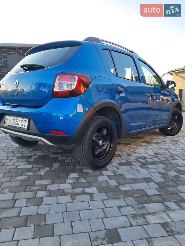 Внедорожник / Кроссовер Renault Sandero StepWay 2013 в Городке