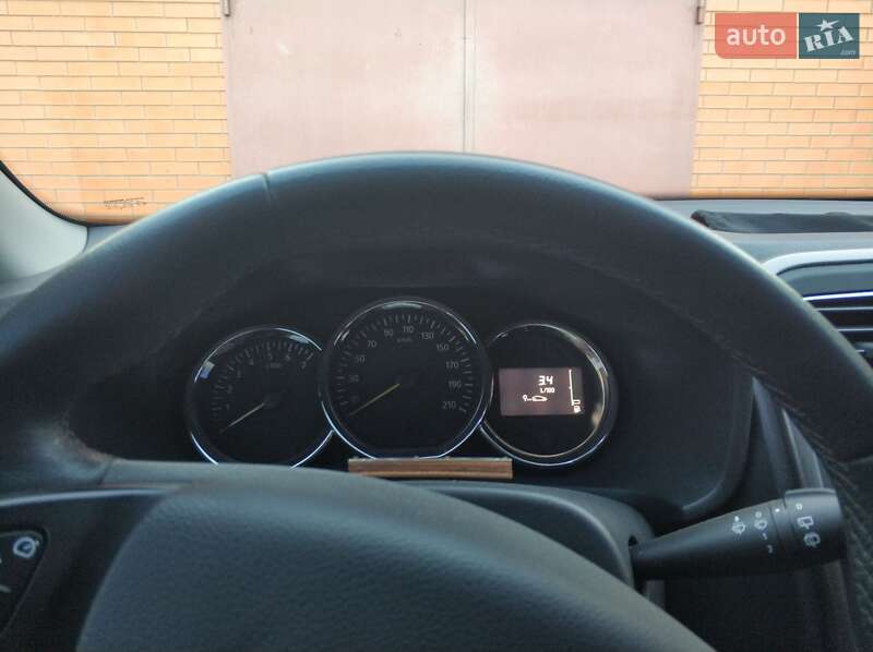 Хетчбек Renault Sandero StepWay 2016 в Києві фото 8 Хетчбек Renault Sandero StepWay 2016 в Києві