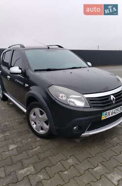 Внедорожник / Кроссовер Renault Sandero StepWay 2012 в Хмельницком