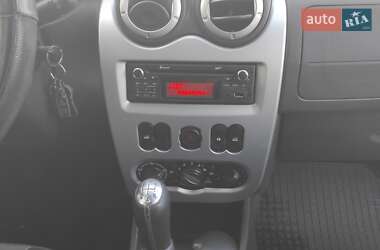 Хэтчбек Renault Sandero 2012 в Тячеве