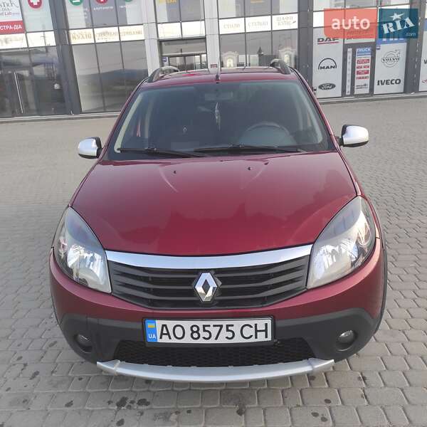 Хэтчбек Renault Sandero 2012 в Тячеве