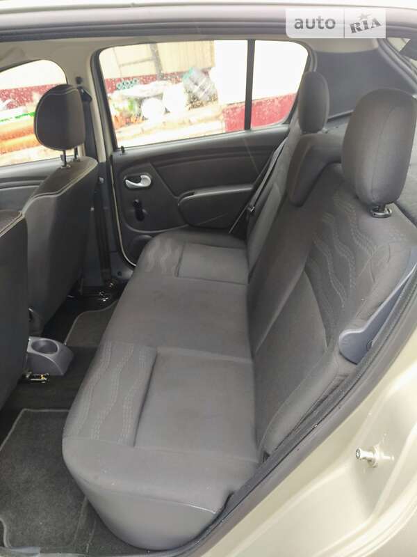 Хэтчбек Renault Sandero 2012 в Ахтырке