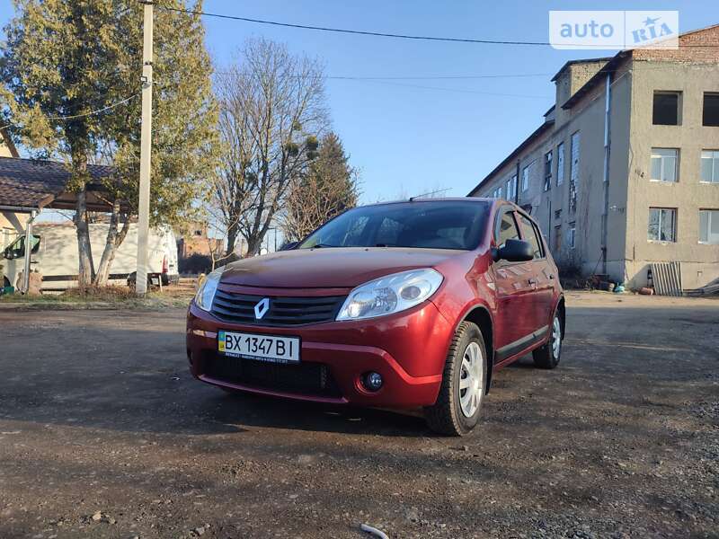 Хетчбек Renault Sandero 2012 в Дубні