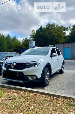 Хэтчбек Renault Sandero 2017 в Днепре