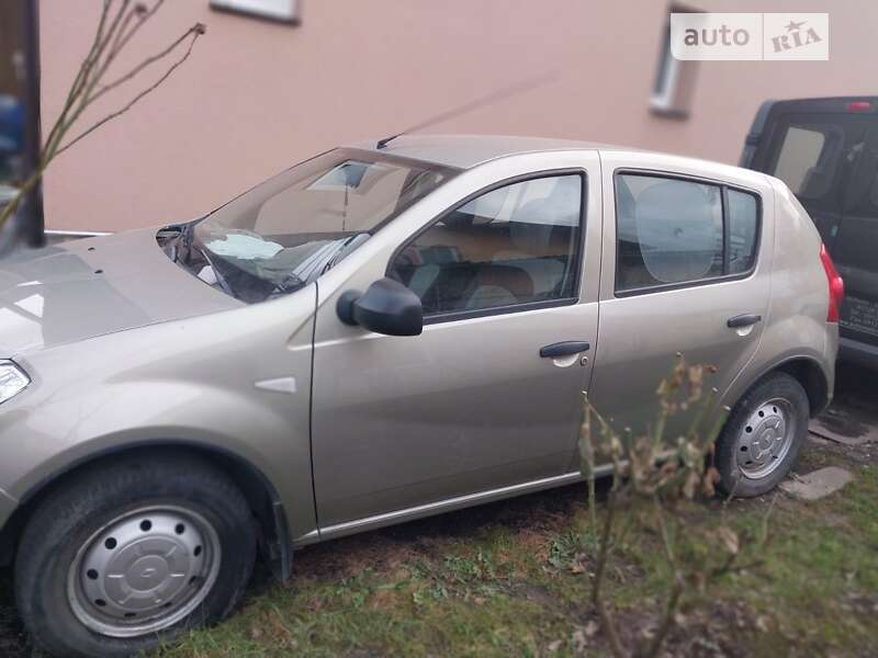 Хэтчбек Renault Sandero 2011 в Ивано-Франковске