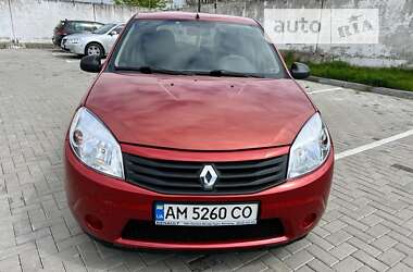 Хэтчбек Renault Sandero 2010 в Чуднове