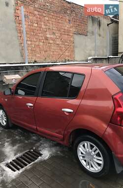 Хэтчбек Renault Sandero 2009 в Черновцах